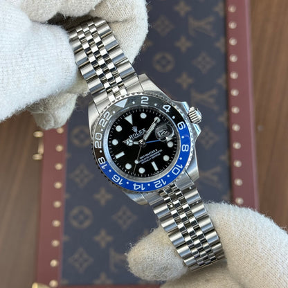 GMT-Master II "Batgirl" Oystersteel - Black Dial Blue & Black Bezel Jubilee