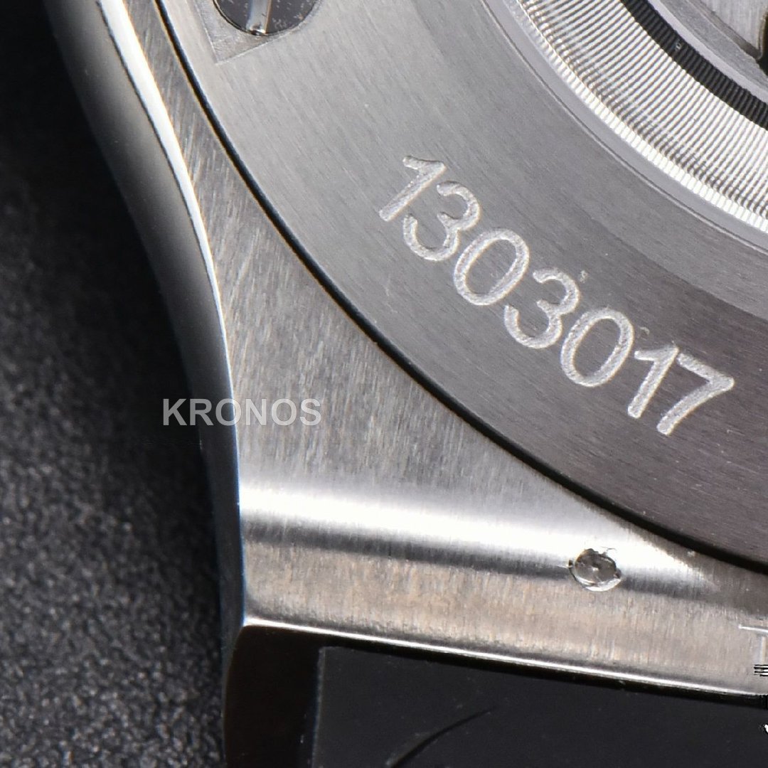 Classic Fusion 42mm Jj+f White Dial Black - Authentic Movement