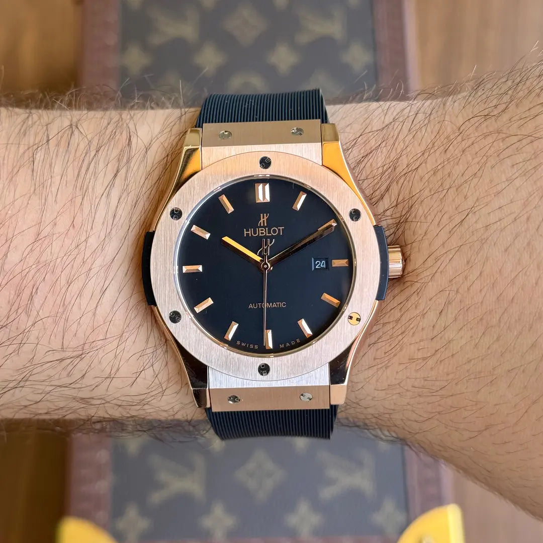Reloj de oro King Gold Black Dial Kronos lujo accesible correa caucho