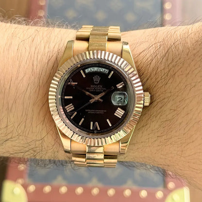 Reloj Day-Date calendario dual Everose Gold chocolate Kronos vista lateral