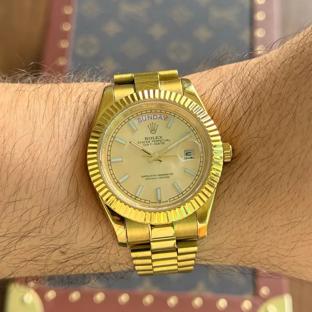 Cronógrafo automático estilo AAA Day-Date oro Kronos lujo accesible