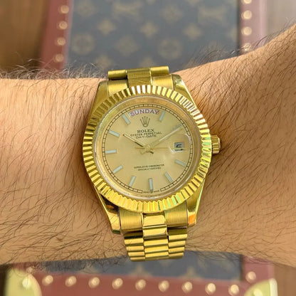 Cronógrafo automático estilo AAA Day-Date oro Kronos lujo accesible