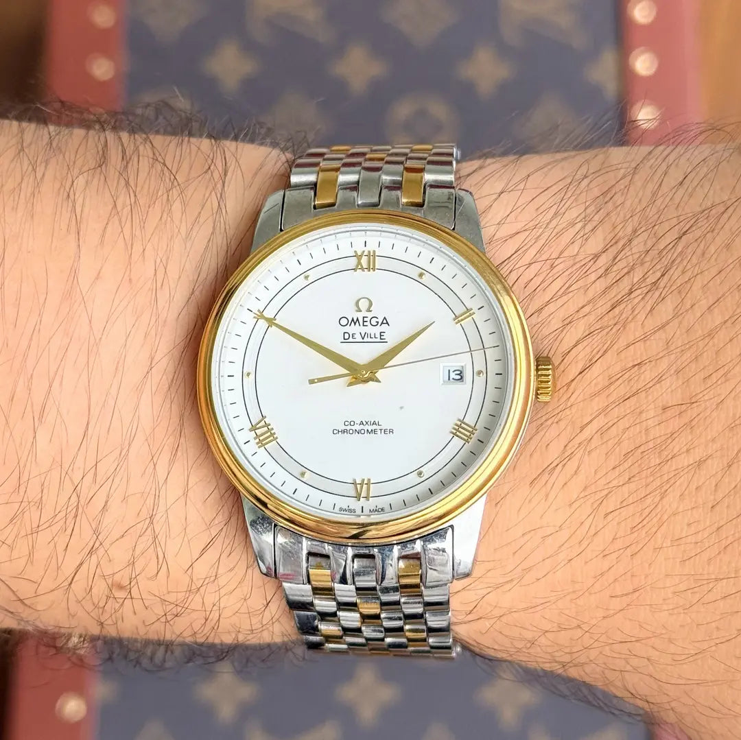 Detalle de caja dos tonos De Ville Prestige - Kronos Relojes