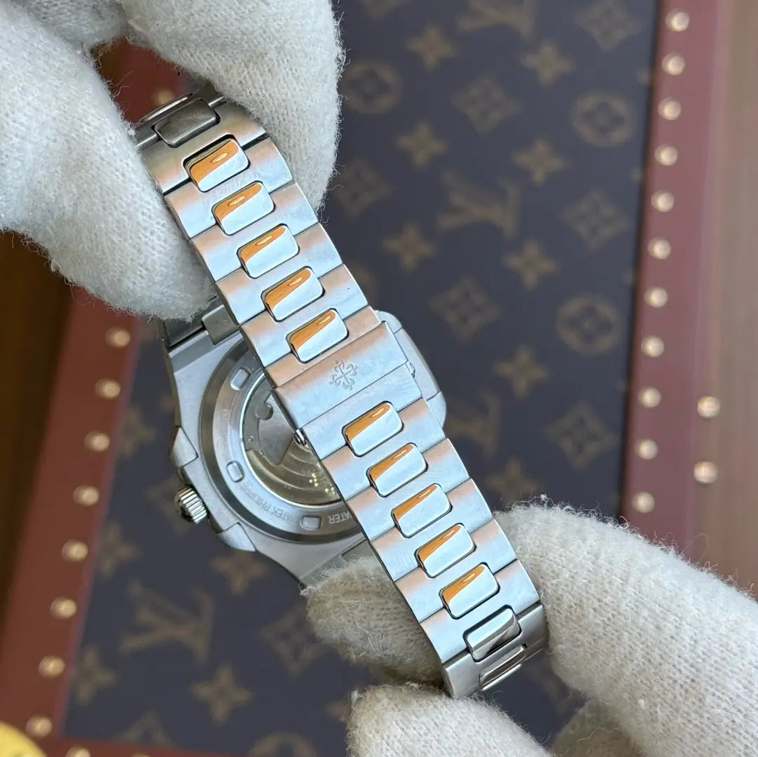 Detalle maquinaria auténtica Nautilus Steel Tiffany Kronos Relojes
