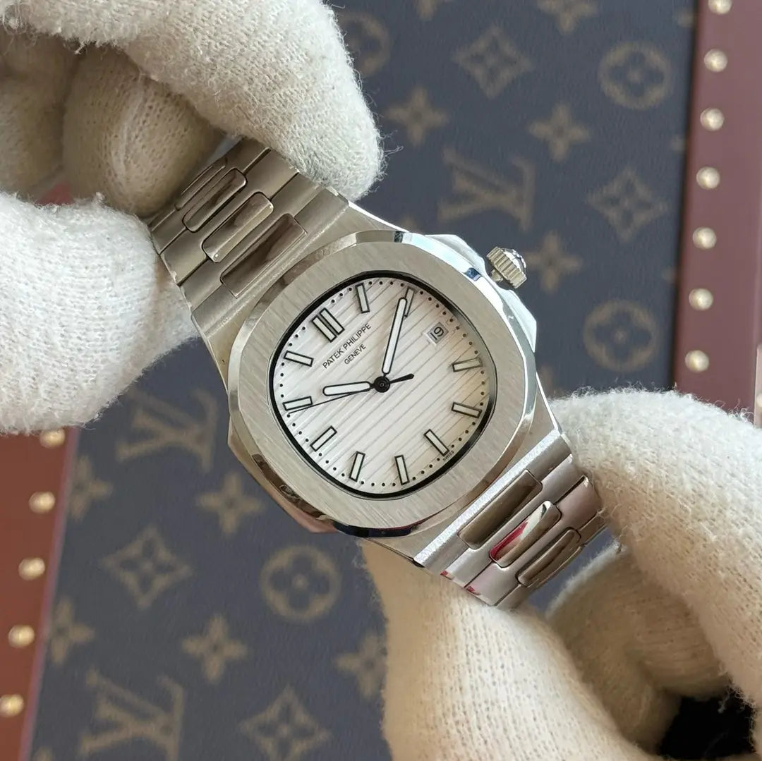 Reloj Nautilus acero inoxidable esfera blanca Kronos detalle