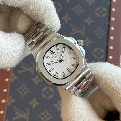 Reloj Nautilus acero inoxidable esfera blanca Kronos detalle