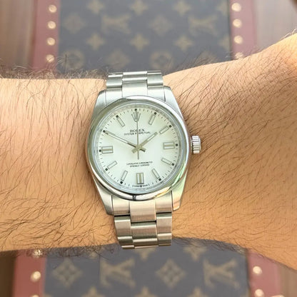 Detalle de corona y bisel Oyster Perpetual white dial Kronos