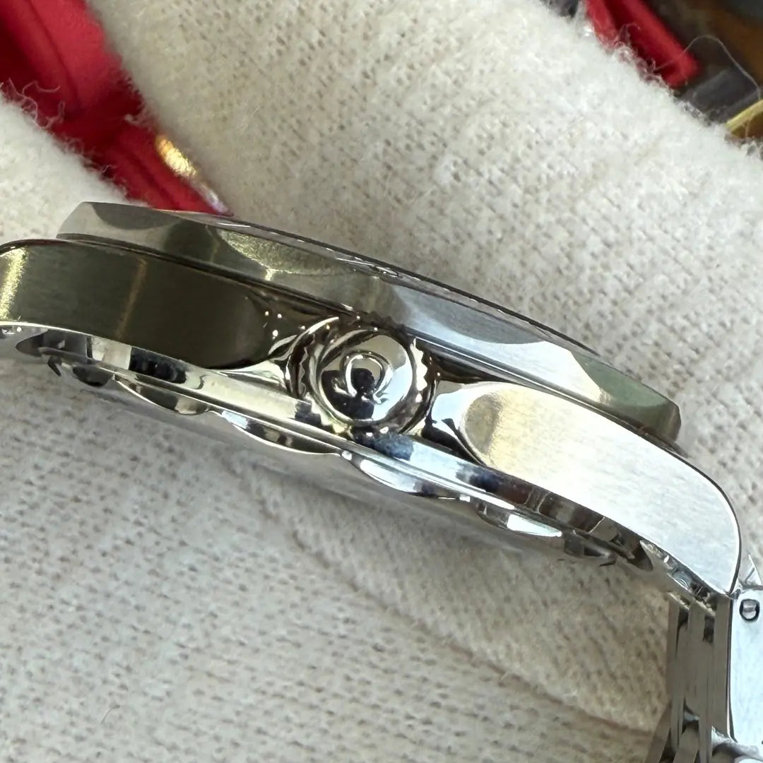 Esfera blanca luminiscente Seamaster Diver 300M detalle Kronos
