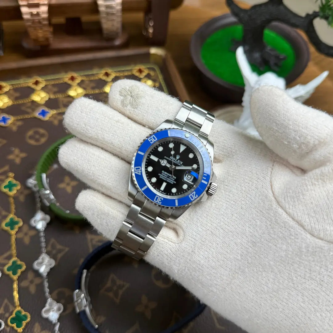 Detalle de maquinaria auténtica Submariner estilo AAA Kronos Relojes