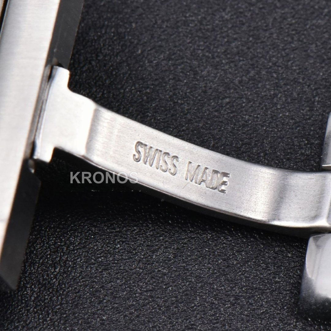 Tank Francaise Medium 32mm x 27mm Quartz - Authentic Movement