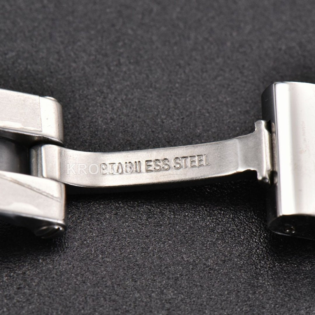 Tank Must Small 29.5mm x 22mm White Dial - Authentic Movement