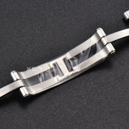 Tank Must Small 29.5mm x 22mm White Dial - Authentic Movement