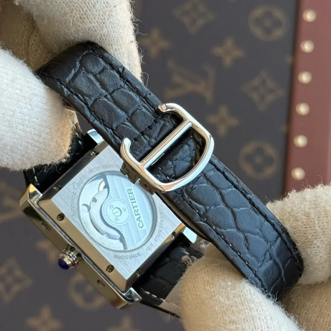 Detalle correa cuero Tank Steel blanco Kronos Relojes premium